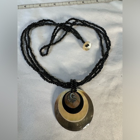 Gorgeous abalone shell pendant on black seed bead necklace - Picture 4 of 6
